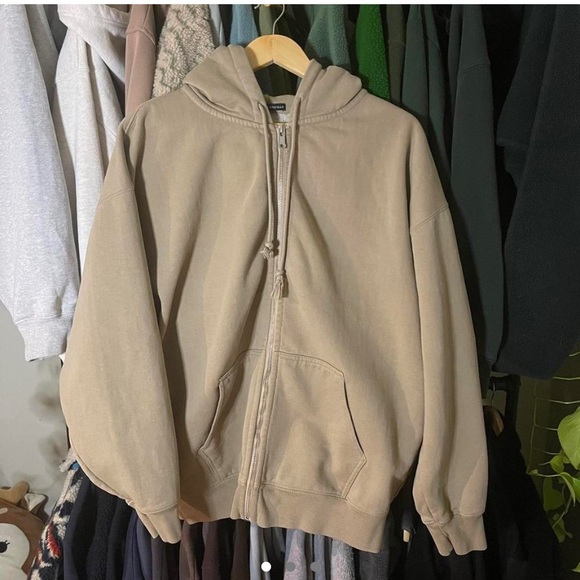BNWT BRANDY MELVILLE ZIP UP - Picture 2 of 3